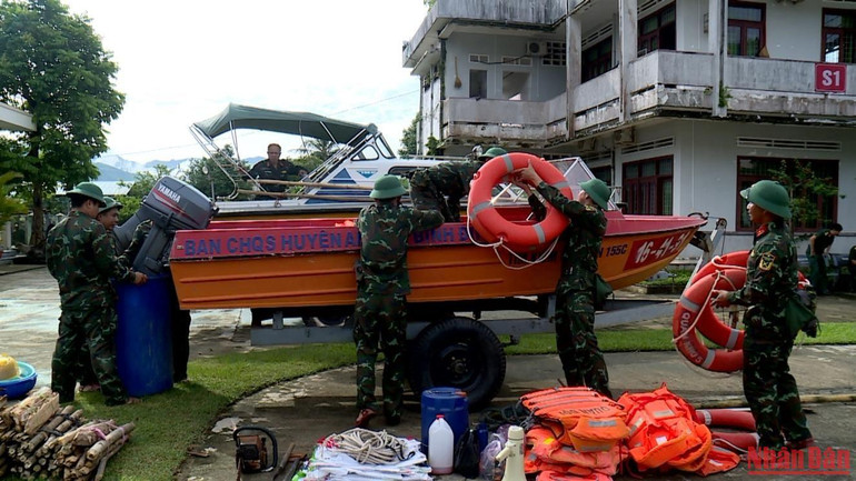 Ban Chỉ huy quân sự huyện An Lão (Bình Định) triển khai phương tiện ứng phó Bão số 4.