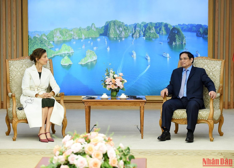 Tại buổi tiếp, Thủ tướng Chính phủ Phạm Minh Chính vui mừng gặp lại Tổng Giám đốc Audrey Azoulay tại Việt Nam kể từ lần thăm Trụ sở UNESCO tháng 11/2021 nơi hai bên ký Bản Ghi nhớ hợp tác giai đoạn 2021-2025. Thủ tướng cảm ơn UNESCO luôn đồng hành hỗ trợ Việt Nam trên các lĩnh vực giáo dục, khoa học, văn hóa và thông tin-truyền thông.