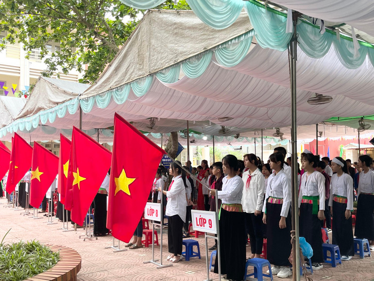 Lễ khai giảng năm học mới được tổ chức trang trọng tại Trường Phổ thông Dân tộc bán trú Tiểu học và Trung học cơ sở Thung Nai, Cao Phong, Hòa Bình.