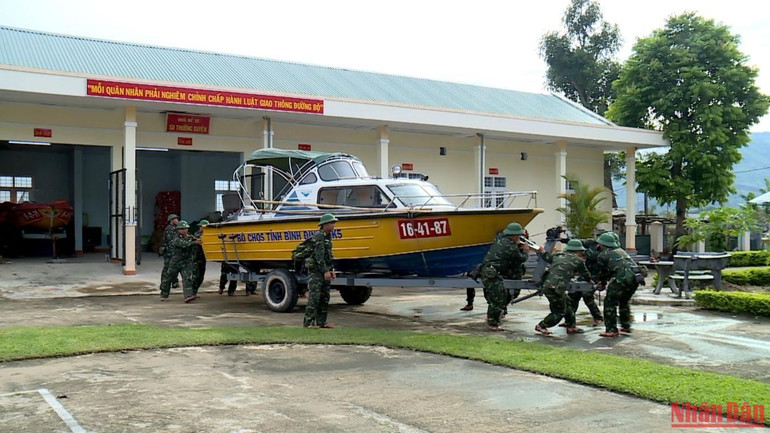 Ca nô cứu hộ cứu nạn của Bộ Chỉ huy quân sự tỉnh Bình Định được sử dụng trong phòng chống bão.