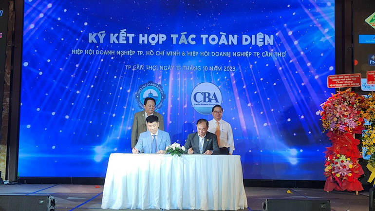 Hiệp hội doanh nghiệp Thành phố Hồ Chí Minh và Hiệp hội doanh nghiệp Cần Thơ ký kết hợp tác toàn diện.