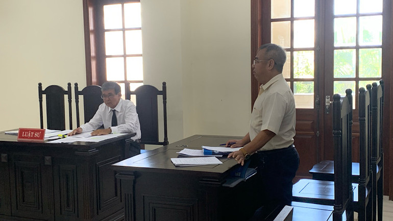 Đại diện Công ty phát biểu tại phiên tòa.