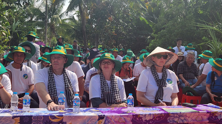 Đại biểu quốc tế tham dự lễ khởi động.