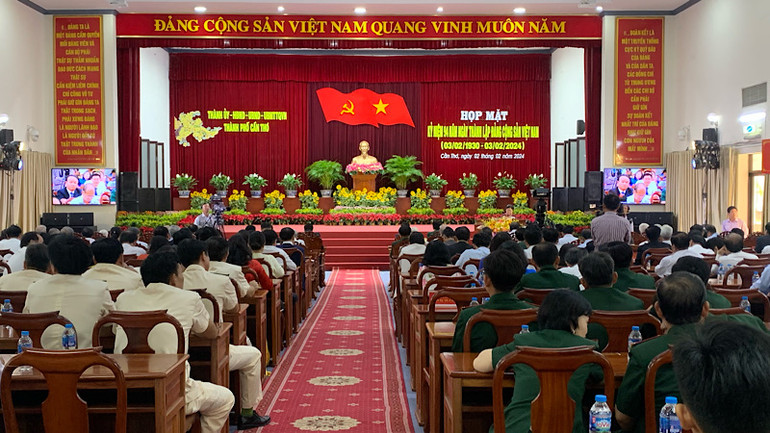 Quang cảnh buổi họp mặt.