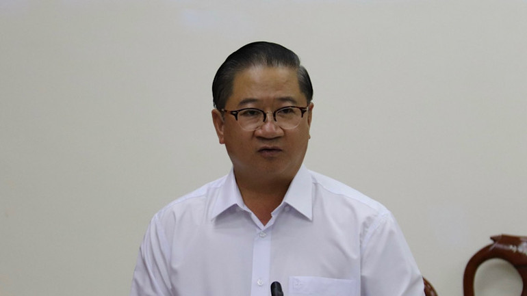 Lãnh đạo thành phố Cần Thơ báo cáo với đoàn khảo sát.