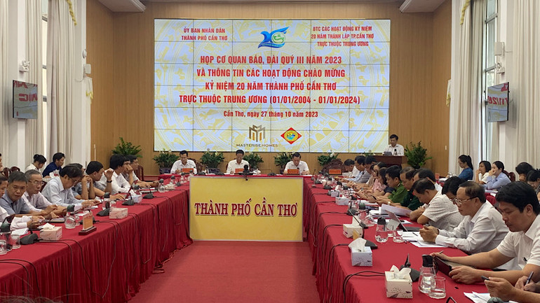 Quang cảnh buổi họp