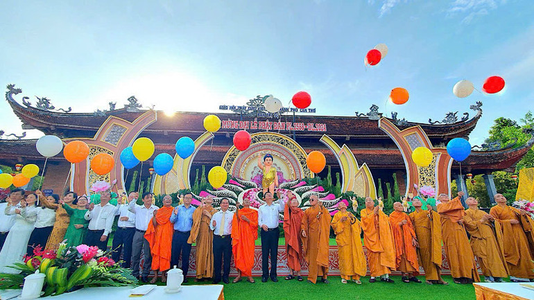 Lãnh đạo thành phố Cần Thơ chúc mừng Đại lễ Phật Đản Phật lịch 2568.