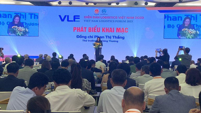 Quang cảnh diễn đàn.