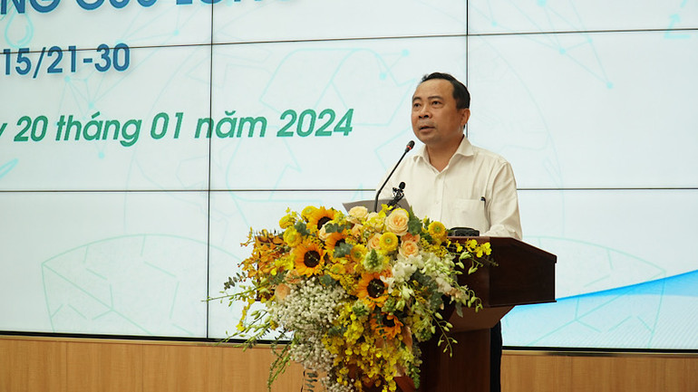 Giám đốc Đại học Quốc gia Thành phố Hồ Chí Minh Vũ Hải Quân phát biểu ý kiến tại tọa đàm.