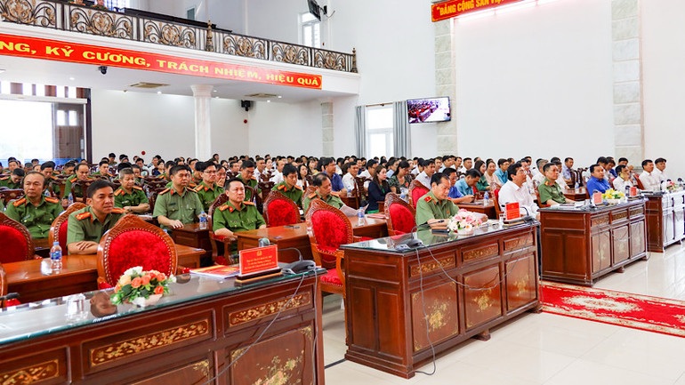 Các đại biểu tham dự lễ ký kết.