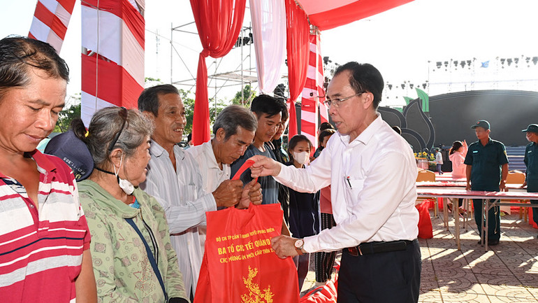 Nhiều hoạt động thiết thực trong chương trình Tết quân dân 2024 ảnh 1 Nhiều hoạt động thiết thực trong chương trình Tết quân dân 2024 ảnh 1