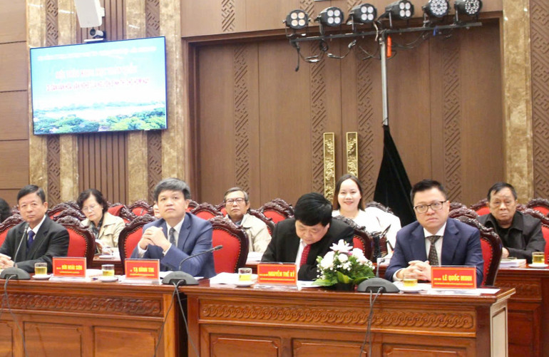 Tổng Biên tập Báo Nhân Dân Lê Quốc Minh cùng lãnh đạo và đại diện các hội văn học nghệ thuật tại hội thảo. Tổng Biên tập Báo Nhân Dân Lê Quốc Minh cùng lãnh đạo và đại diện các hội văn học nghệ thuật tại hội thảo.