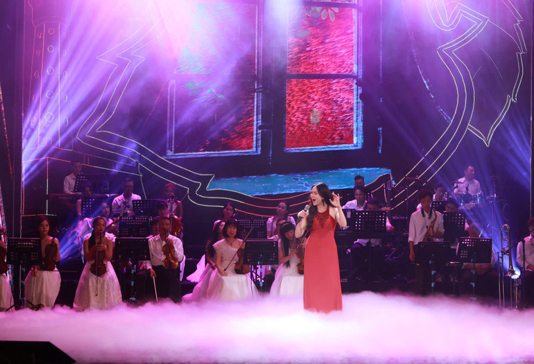 Những ca khúc mùa thu đã mang lại cảm xúc về một thời khắc hào hùng của Thủ đô cách đây 70 năm khi các đoàn quân tiến về Hà Nội.