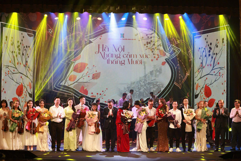 Đêm nhạc "Hà Nội những cảm xúc tháng Mười" đã để lại nhiều cảm xúc và ấn tượng.