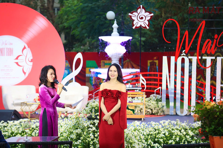 Tại buổi giao lưu ra mắt "Nốt trầm" Vol 1, Nghệ sĩ Nhân dân Mai Hoa đã thể hiện một số ca khúc trong album.