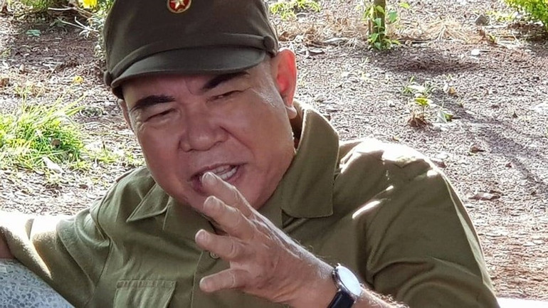 Nhà văn cựu chiến binh Châu La Việt trong một chuyến đi thực tế về thăm lại chiến trường xưa.