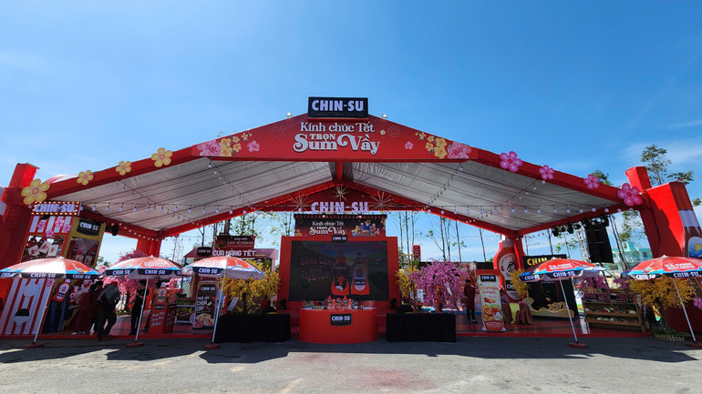 Một gian hàng về gia vị, nước chấm cho các món ăn truyền thống.