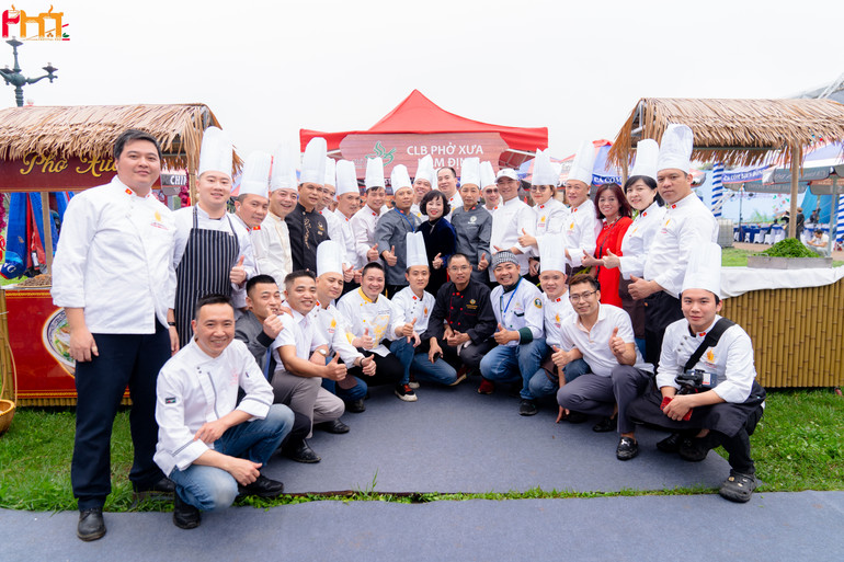 Các thành viên Câu lạc bộ Phở xưa Nam Định. (Ảnh BTC)