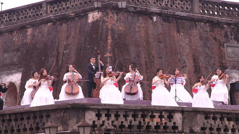 Chương trình hòa tấu "Chào năm mới" trong chương trình "Tết Hà Nội 2025".