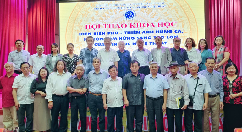 Nhiều nghệ sĩ ở các lĩnh vực nghệ thuật đã dự và có tham luận sôi nổi tại hội thảo.