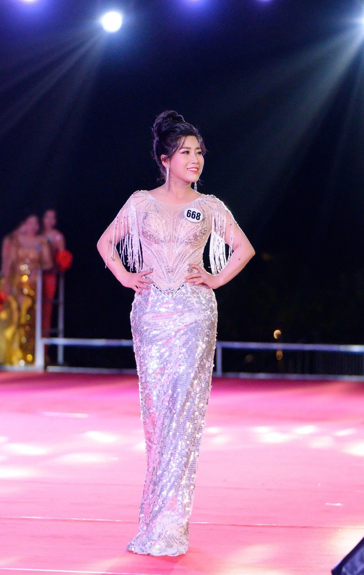 Tân Hoa hậu Lê Thị Hạnh là doanh nhân kinh doanh trong lĩnh vực sức khỏe và làm đẹp.