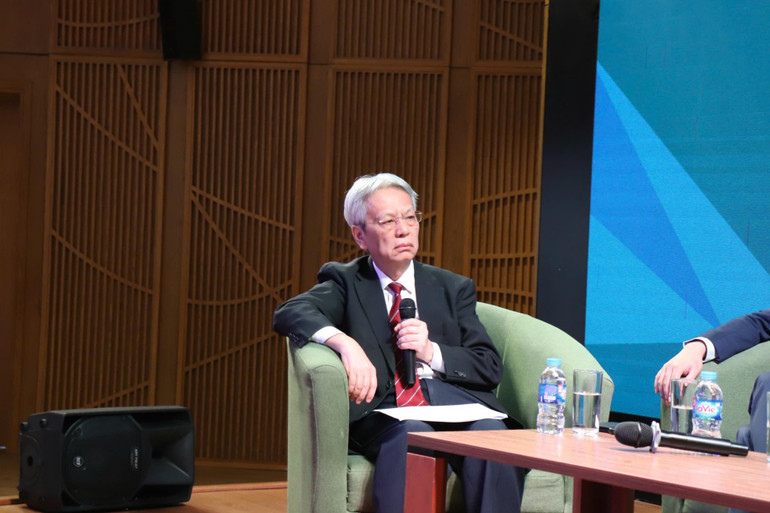 Tiến sĩ Nguyễn Sĩ Dũng đề xuất cần có cơ chế tài chính cho các doanh nghiệp mua bán tín chỉ carbon. Tiến sĩ Nguyễn Sĩ Dũng đề xuất cần có cơ chế tài chính cho các doanh nghiệp mua bán tín chỉ carbon.