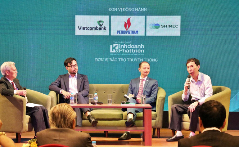 Các diễn giả thuyết trình và trao đổi ý kiến tại hội thảo. Các diễn giả thuyết trình và trao đổi ý kiến tại hội thảo.