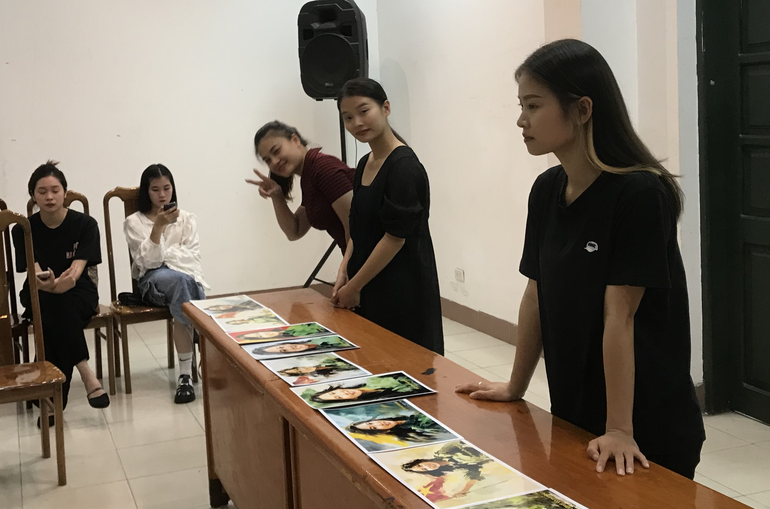 Các thí sinh được tự lựa chọn vào vai phù hợp về 10 nữ Anh hùng liệt sĩ Ngã ba Đồng Lộc (Ảnh MINH GIANG)