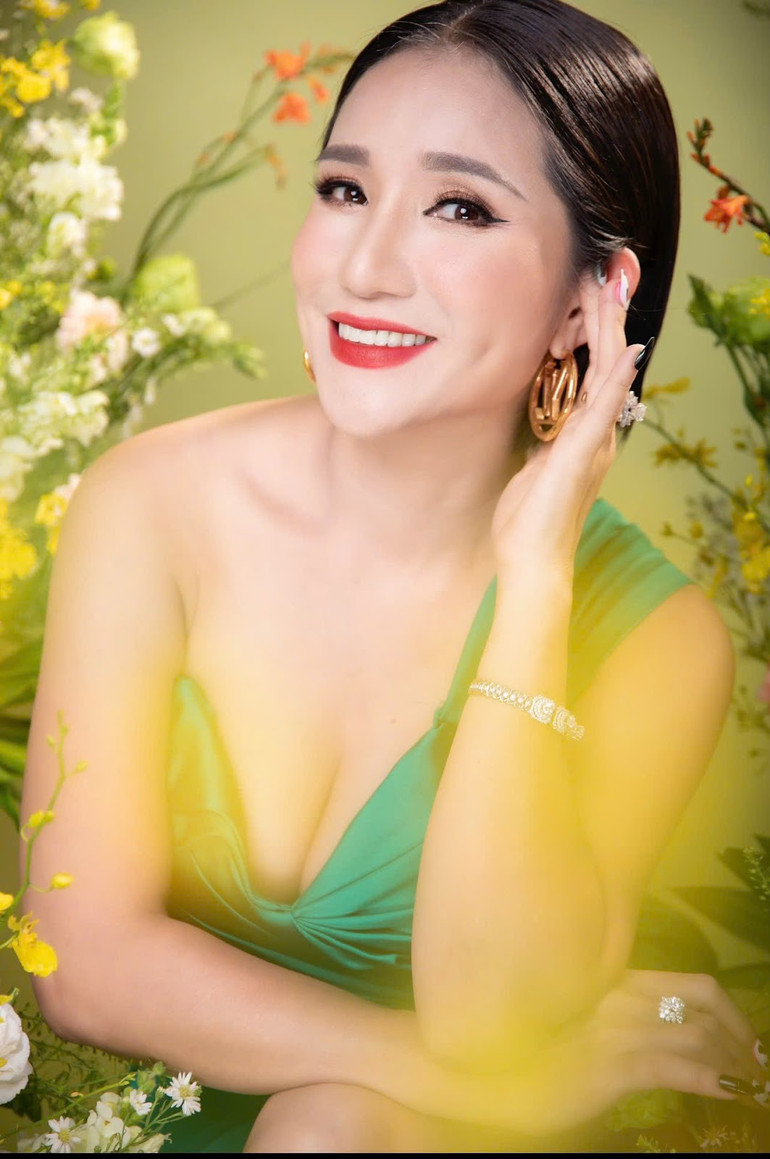 Nghệ sĩ Ưu tú Cát Tường đảm nhận vai trò Ban Giám khảo cuộc thi Hoa hậu Doanh nhân Hoàn vũ Việt Nam năm 2025. Nghệ sĩ Ưu tú Cát Tường đảm nhận vai trò Ban Giám khảo cuộc thi Hoa hậu Doanh nhân Hoàn vũ Việt Nam năm 2025.