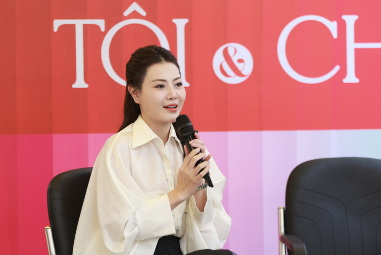 Nghệ sĩ Thanh Hương nói về vai diễn trong vở "Tôi và chúng ta". Nghệ sĩ Thanh Hương nói về vai diễn trong vở "Tôi và chúng ta".
