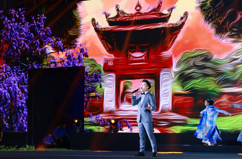 Nghệ sĩ Ưu tú Vũ Thắng Lợi lần đầu thể hiện ca khúc "Hoàn Kiếm" của nhạc sĩ Giáng Son.