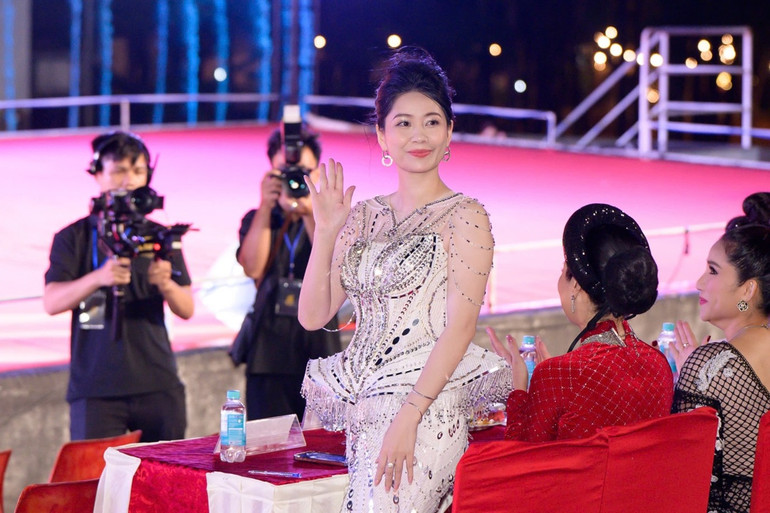 Chủ tịch cuộc thi Hoa hậu Doanh nhân Hoàn vũ Việt Nam 2025 tại đêm bán kết.