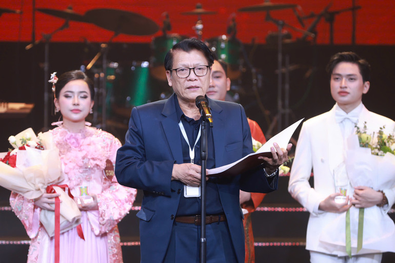 Nghệ sĩ Nhân dân Quang Vinh, Trưởng Ban giám khảo cuộc thi. Nghệ sĩ Nhân dân Quang Vinh, Trưởng Ban giám khảo cuộc thi.