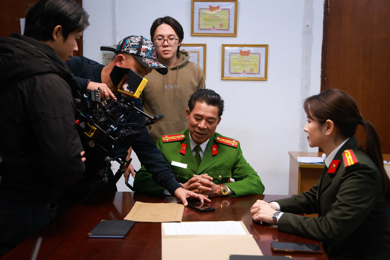 NSƯT Tạ Minh Thảo vào vai Đại tá Bách.