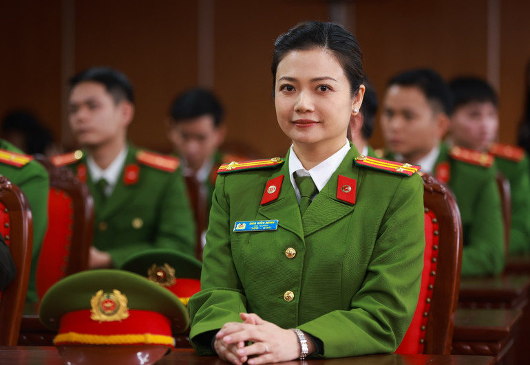 NSƯT Kiều Anh vào vai nữ cảnh sát trong phim.