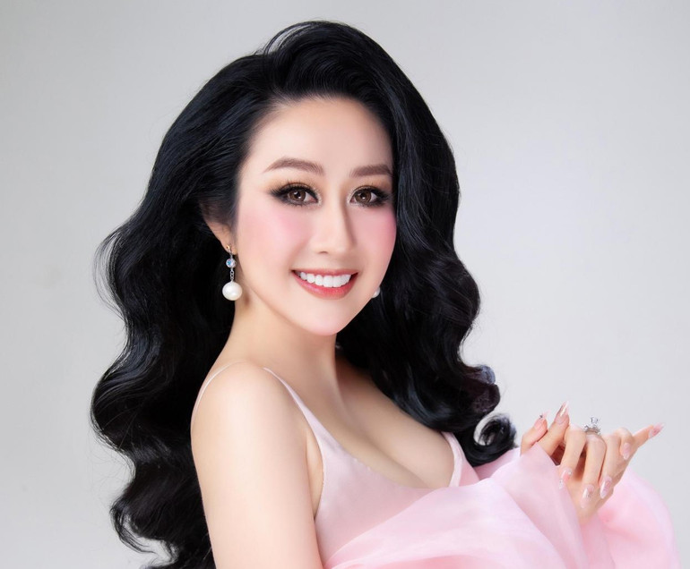 Nhà báo Huỳnh Ngọc Kim Trang - Trưởng Ban Tổ chức cuộc thi. Nhà báo Huỳnh Ngọc Kim Trang - Trưởng Ban Tổ chức cuộc thi.