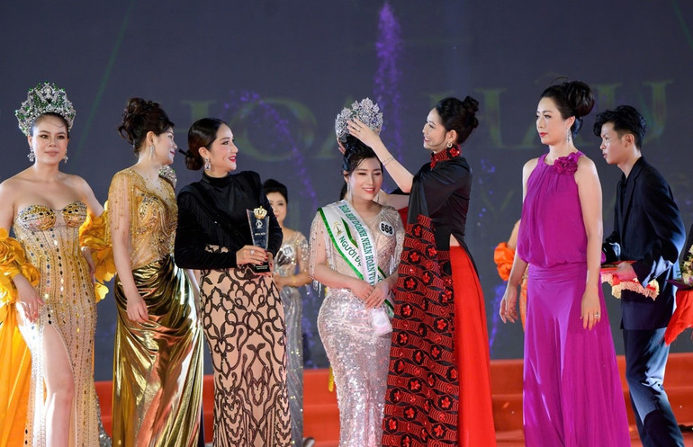 Tân Hoa hậu Lê Thị Hạnh là nữ doanh nhân đến từ Hải Phòng.