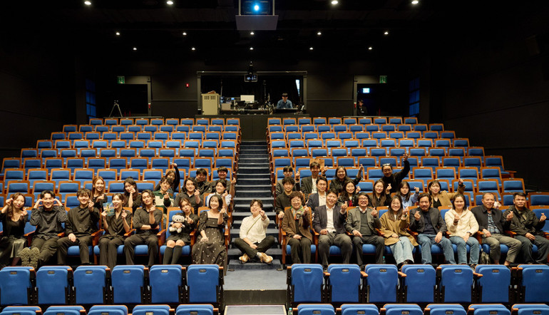 Giao lưu giữa nghệ sĩ hai nước sau buổi diễn đọc vở nhạc kịch "Ước mơ của em". (Ảnh: NHTT). Giao lưu giữa nghệ sĩ hai nước sau buổi diễn đọc vở nhạc kịch "Ước mơ của em". (Ảnh: NHTT).