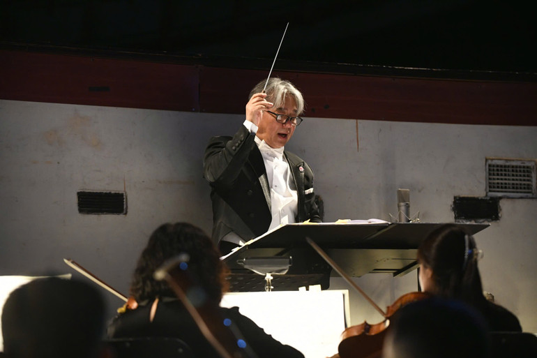 Nhạc trưởng tài danh người Nhật Bản Honna Tetsuji sẽ chỉ huy đêm diễn.