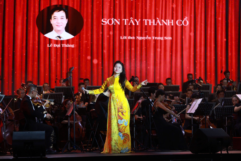 Ca sĩ Đinh Trang nồng nàn cảm xúc với nhạc phẩm "Sơn Tây thành cổ".