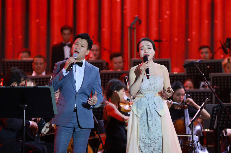 Nghệ sĩ Ưu tú Vũ Thắng Lợi và Nghệ sĩ Ưu tú Lan Anh.