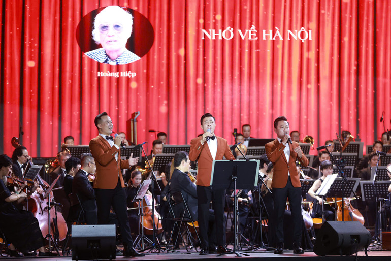 Phần trình diễn của nhóm Bel canto cùng Dàn nhạc Giao hưởng Việt Nam