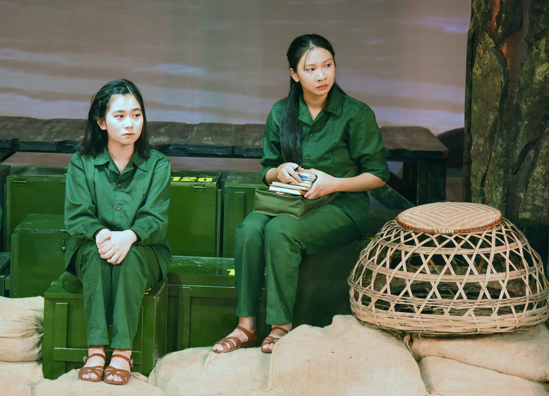 Vở diễn có những khoảng lặng tự sự đầy cảm xúc. (Ảnh:TRẦN HẢI)