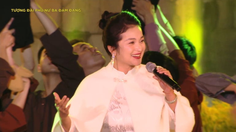 Ca sĩ Đỗ Tố Hoa với liên khúc "Bài ca năm tấn- Hai chị em".