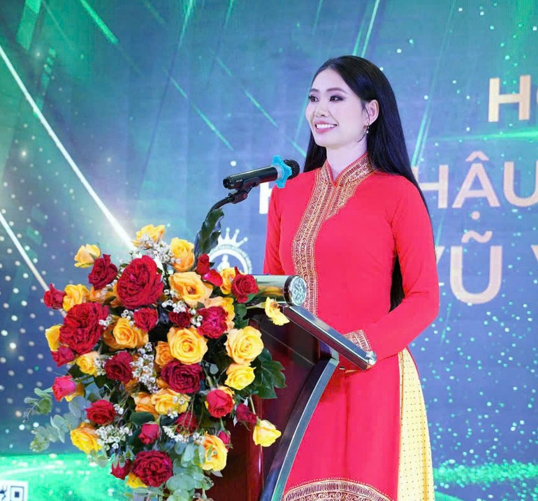 Thạc sĩ, Hoa hậu Lê Thị Thơ - Chủ tịch cuộc thi Hoa hậu Doanh nhân Hoàn vũ Việt Nam năm 2025. Thạc sĩ, Hoa hậu Lê Thị Thơ - Chủ tịch cuộc thi Hoa hậu Doanh nhân Hoàn vũ Việt Nam năm 2025.