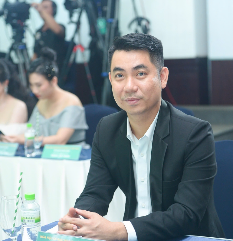 Nhà báo Trung Hoàng - Giám đốc truyền thông cuộc thi. Nhà báo Trung Hoàng - Giám đốc truyền thông cuộc thi.