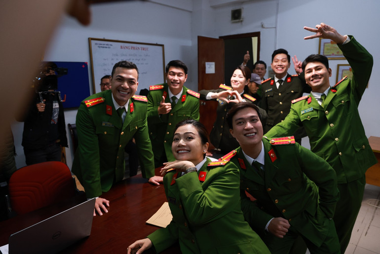 Hình ảnh hậu trường phim "Mật lệnh hoa sữa".