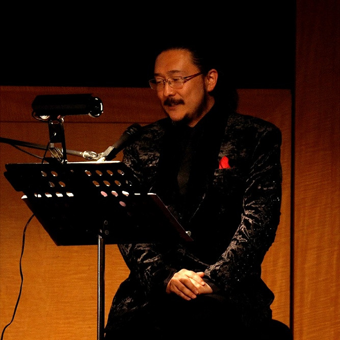 Nghệ sĩ dẫn chuyện Oyama Daisuke.