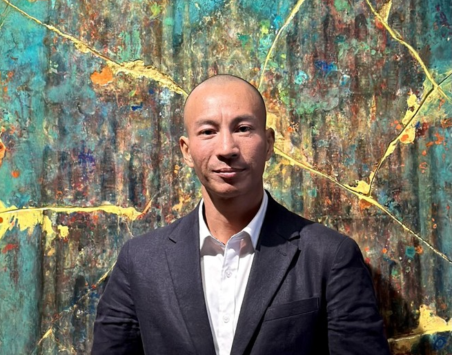 Họa sĩ Lưu Tuyền đã có những thể nghiệm độc đáo về hình thức thể hiện, tái hiện quá khứ và văn hóa nghệ thuật dân tộc bằng ngôn ngữ hội họa.