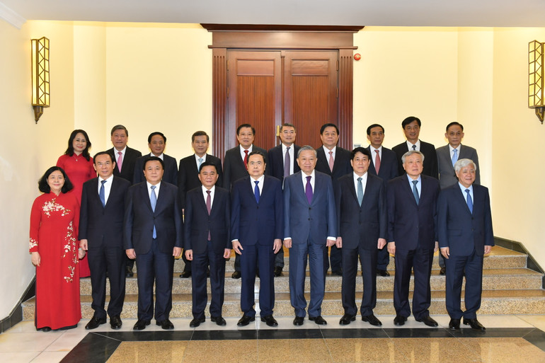 Các đồng chí dự Lễ công bố Quyết định của Bộ Chính trị. (Ảnh: ĐĂNG KHOA)